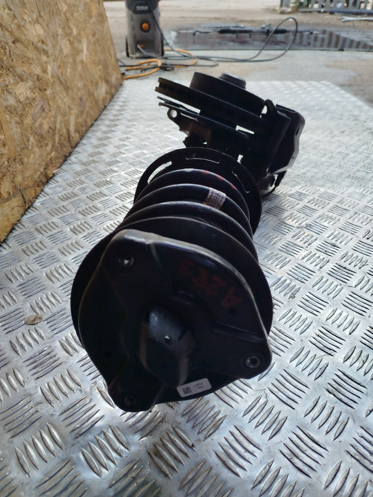 ✅MERCEDES C250 W204 2.1 DIESEL 2011 FRONT RIGHT SUSPENSION LEG HUB A2043202866