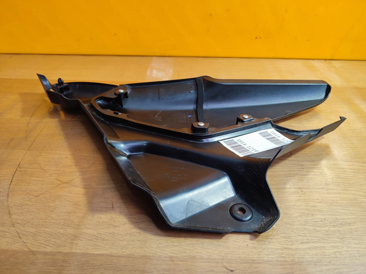 ✅HONDA CBF125M PETROL 2021 RIGHT SIDE LOWER UNDER TANK FAIRING 83501-K0N-D000