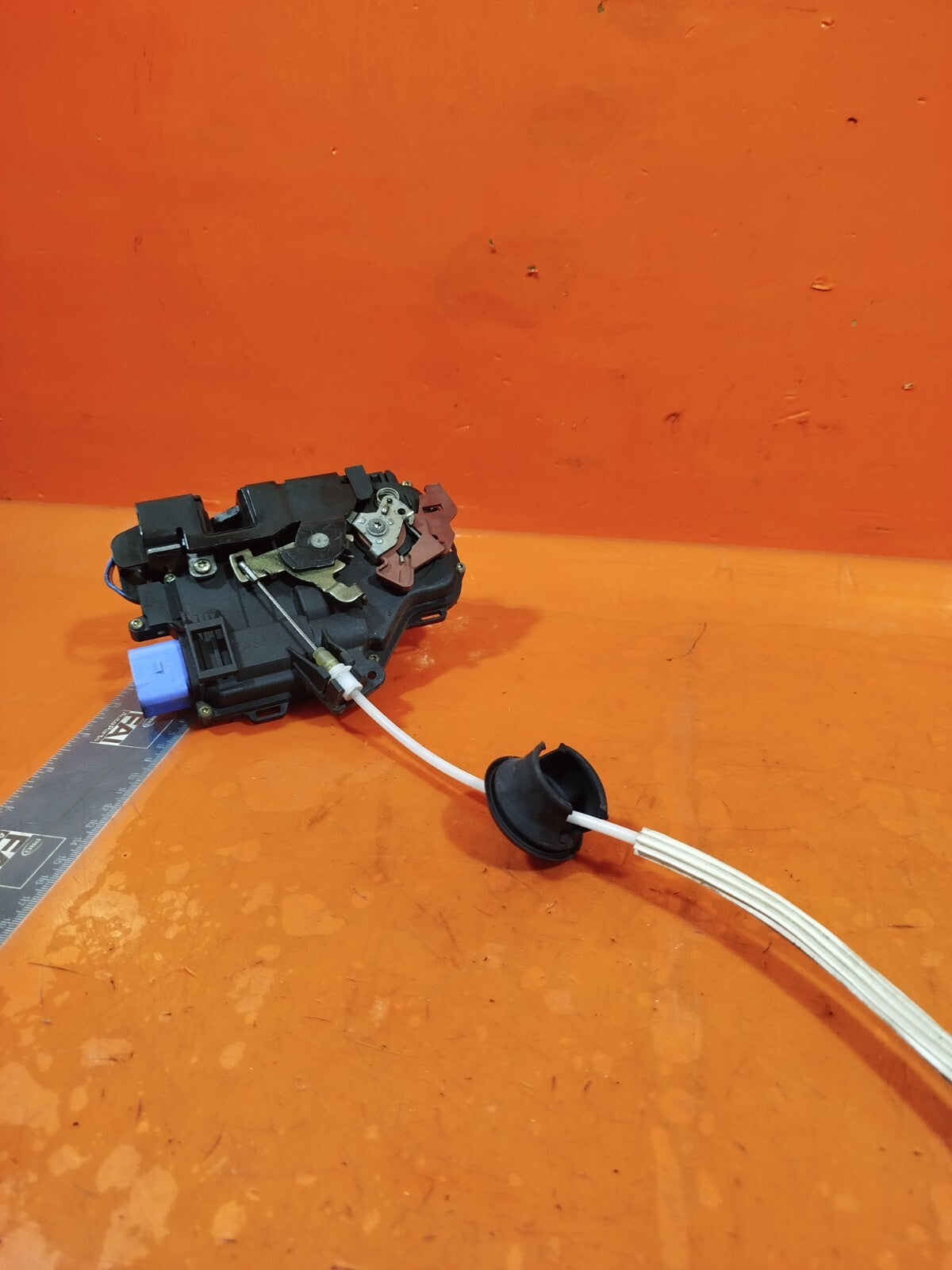 ✅VW AUDI SEAT SKODA FRONT LEFT DOOR LOCK CATCH 3D2837015 + WARRANTY xAA