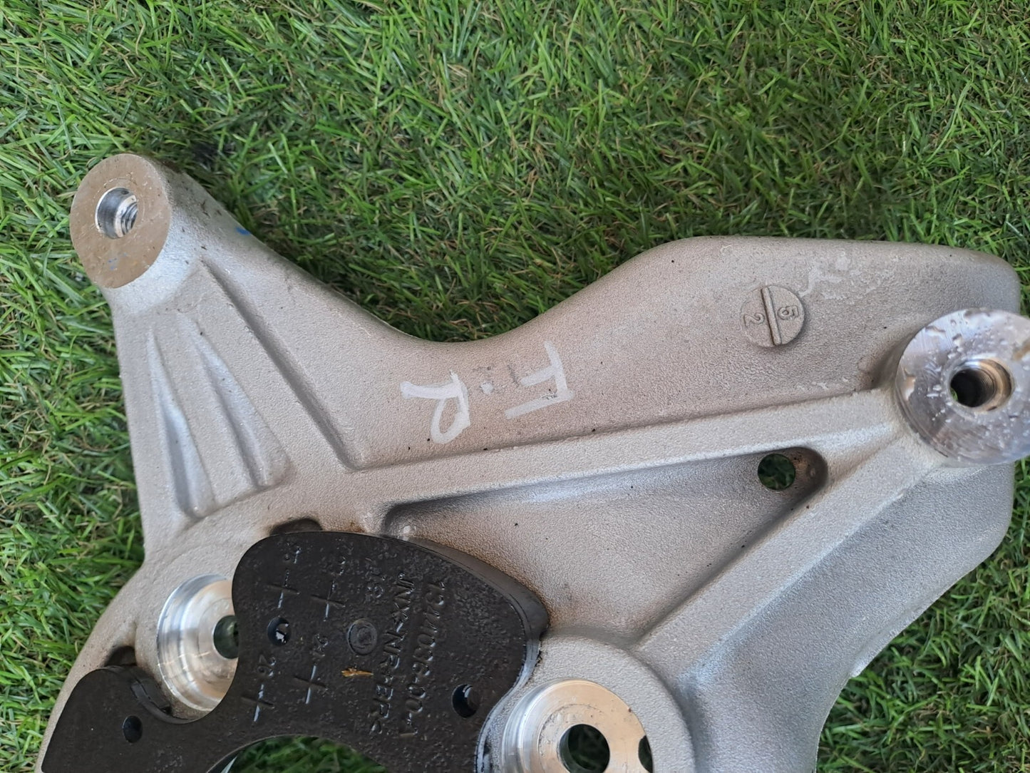 2024 TESLA MODEL 3 LONG FRONT RIGHT STRUT UPPER HOLDER 1044037-00-C A207