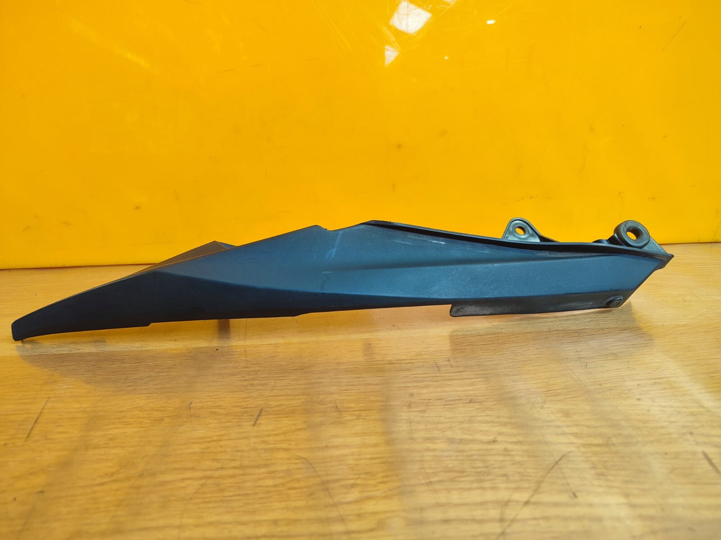✅HONDA GLR125 1W PETROL 2019 REAR INFILL FAIRING TRIM RIGHT SIDE 77215-KPN-A700