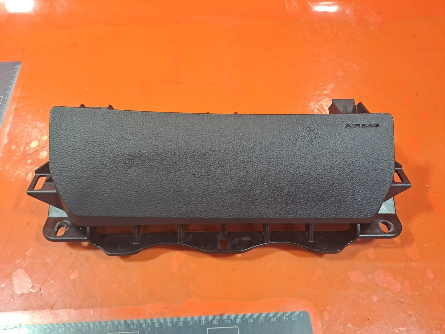 Ssangyong Tivoli Ex 1.6 Diesel 2017 RIGHT KNEE ARBAG 86203-35500 Warranty A230
