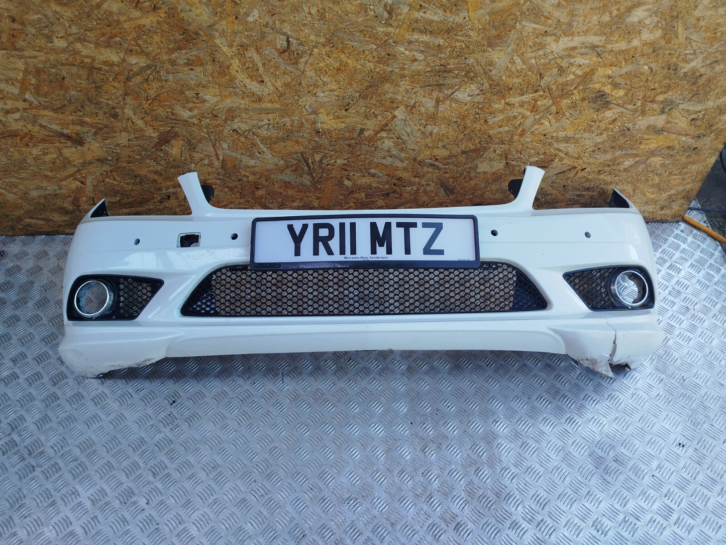 ✅2011 MERCEDES C CLASS W204 2.1 DIESEL FRONT BUMPER WHITE 650 + Crack A283