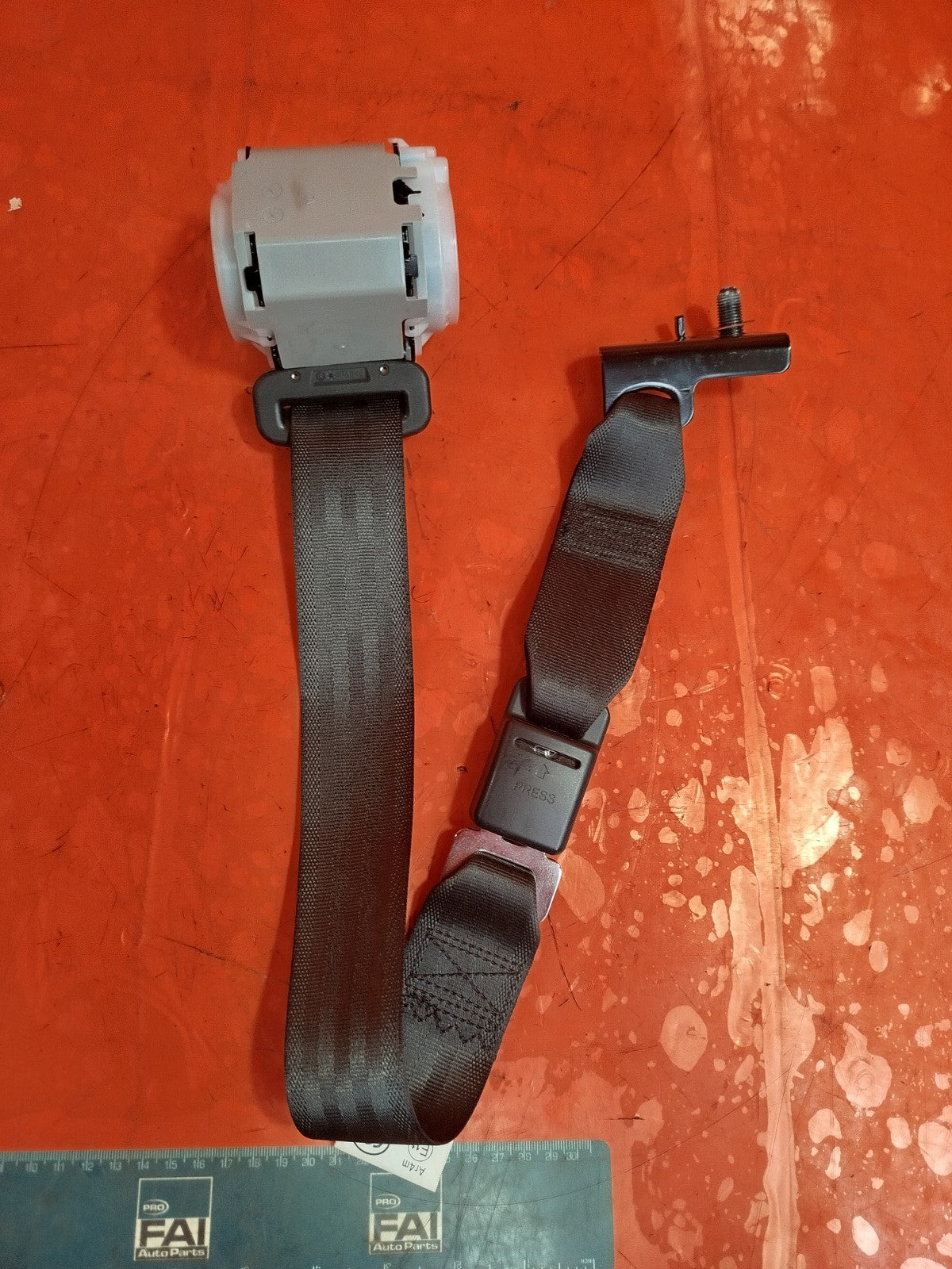 ✅SSANGYONG TIVOLI REAR CENTRE MIDDLE SEAT BELT 75605-35000 Warranty xAA