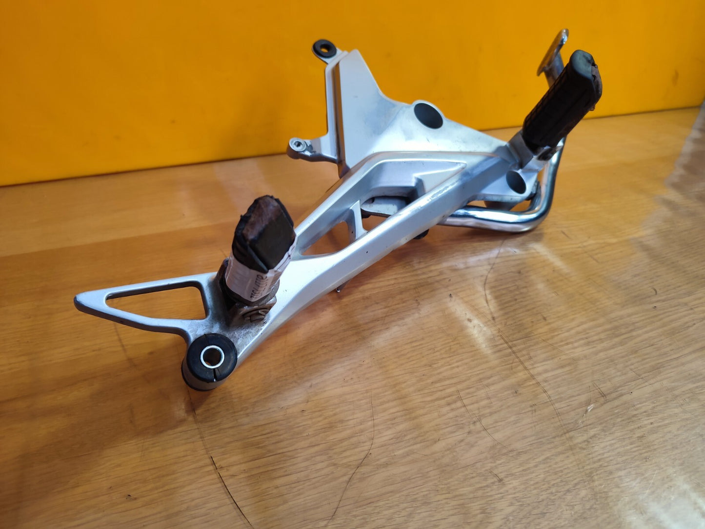 ✅HONDA GLR125 1W PETROL 2019 RIGHT FOOT REST WITH BRACKET & BRAKE PEDAL Warranty