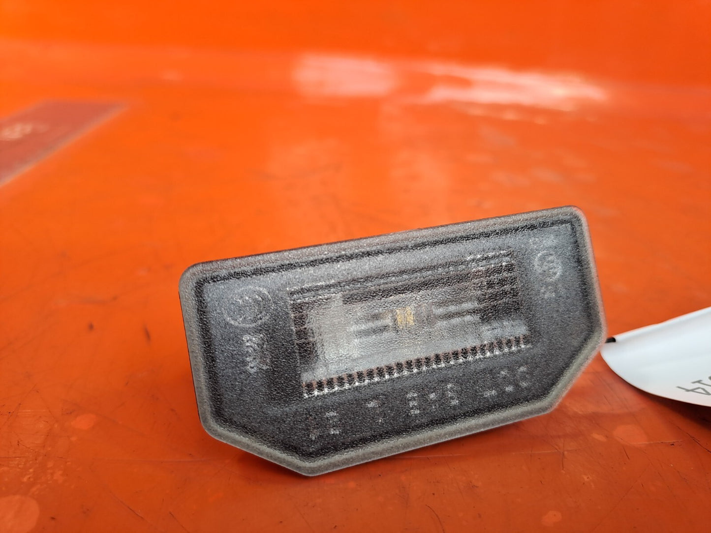 TESLA MODEL 3 LONG 2024 LICENCE PLATE LIGHT PAIR 1713282-00-A Warranty A207