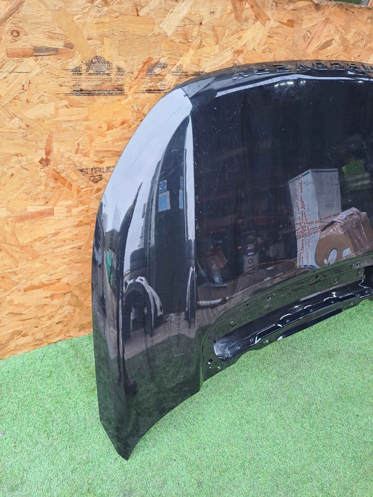 ✅Land Rover Discovery Sport L550 2.0 diesel 2018 Bonnet Black Dent A094