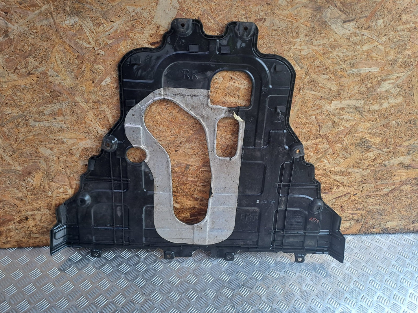 ✅Ssangyong Tivoli Ex 2016 1.6 Diesel Engine Under Tray 24380-35150 Damaged A279
