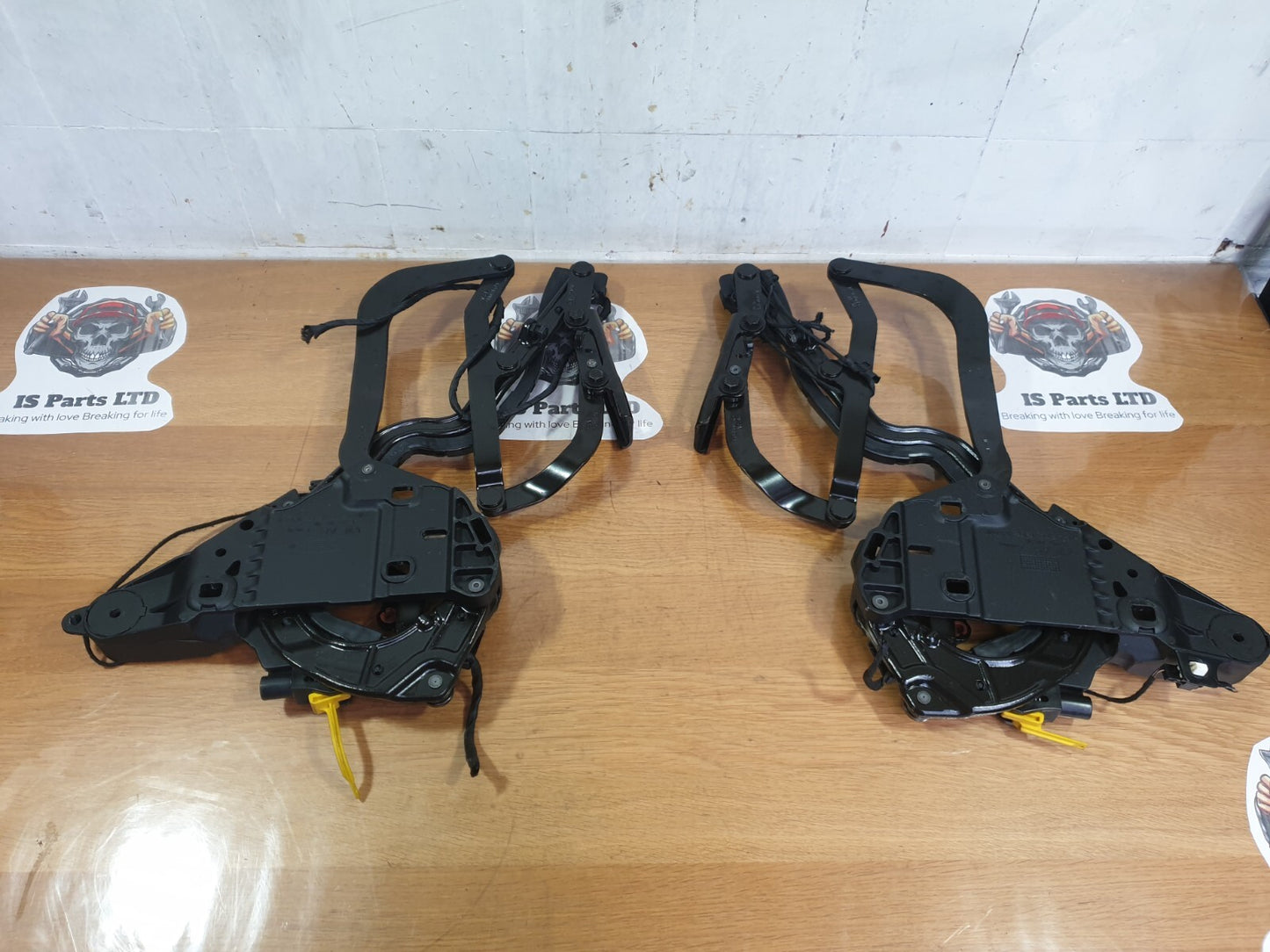 AUDI A5 CABRIO S LINE 2.0 DIESEL 2012 CONVERTIBLE TOP HINGES ASSEMBLY PAIR A218