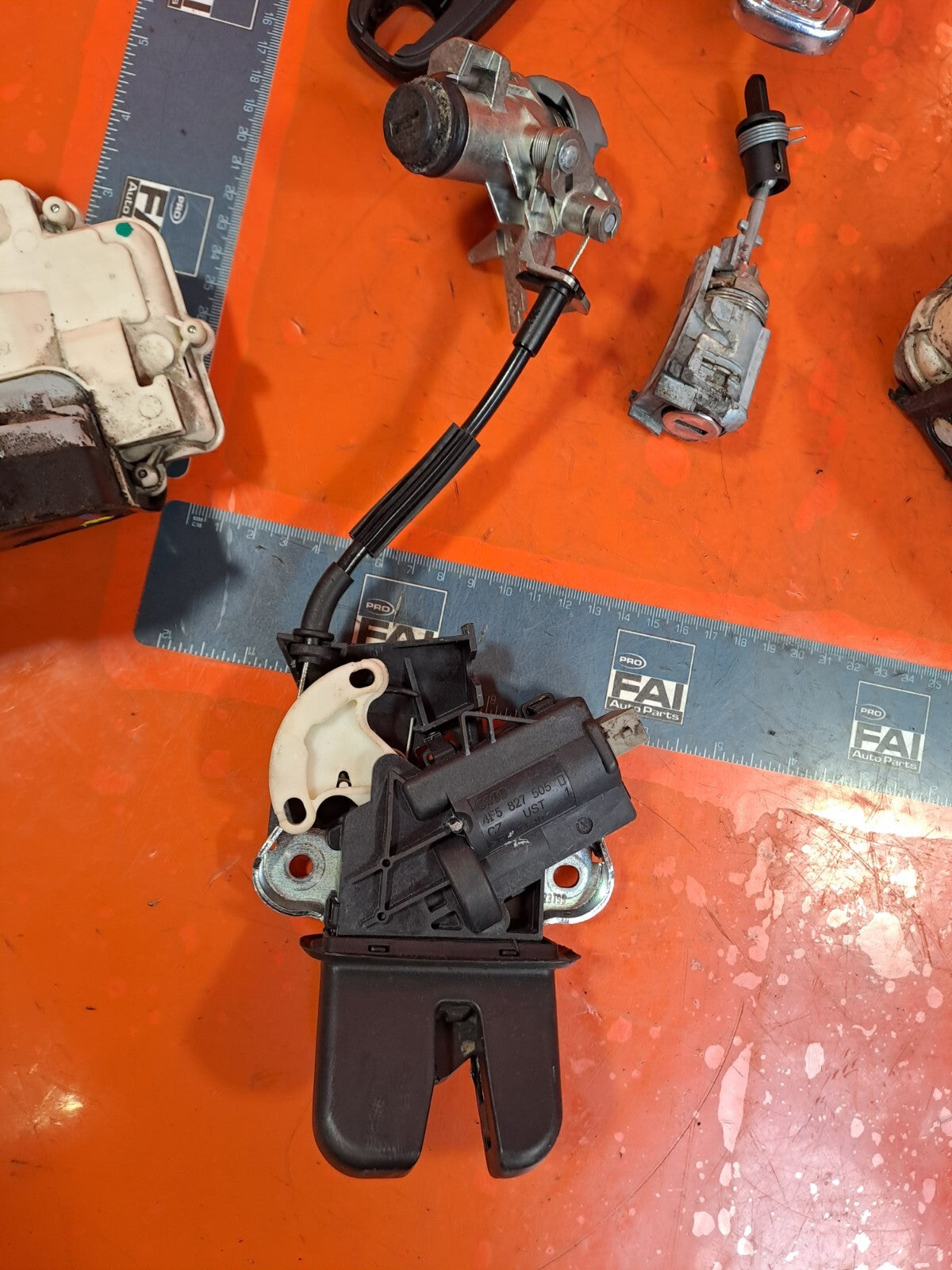 ✅AUDI A5 S LINE CABRIO 2.0 PETROL 2009 IGNITION KEY READER DOOR LOCK 8K0909131