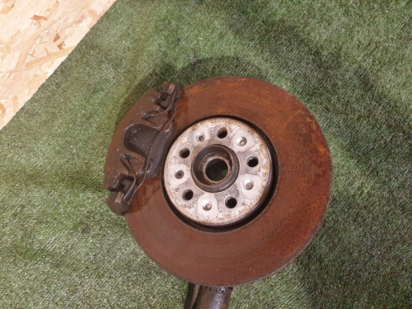 ✅2011 AUDI A1 SPORT 1.4P FRONT RIGHT SUSPENSION LEG HUB 6R0413031K WARRANTY A139