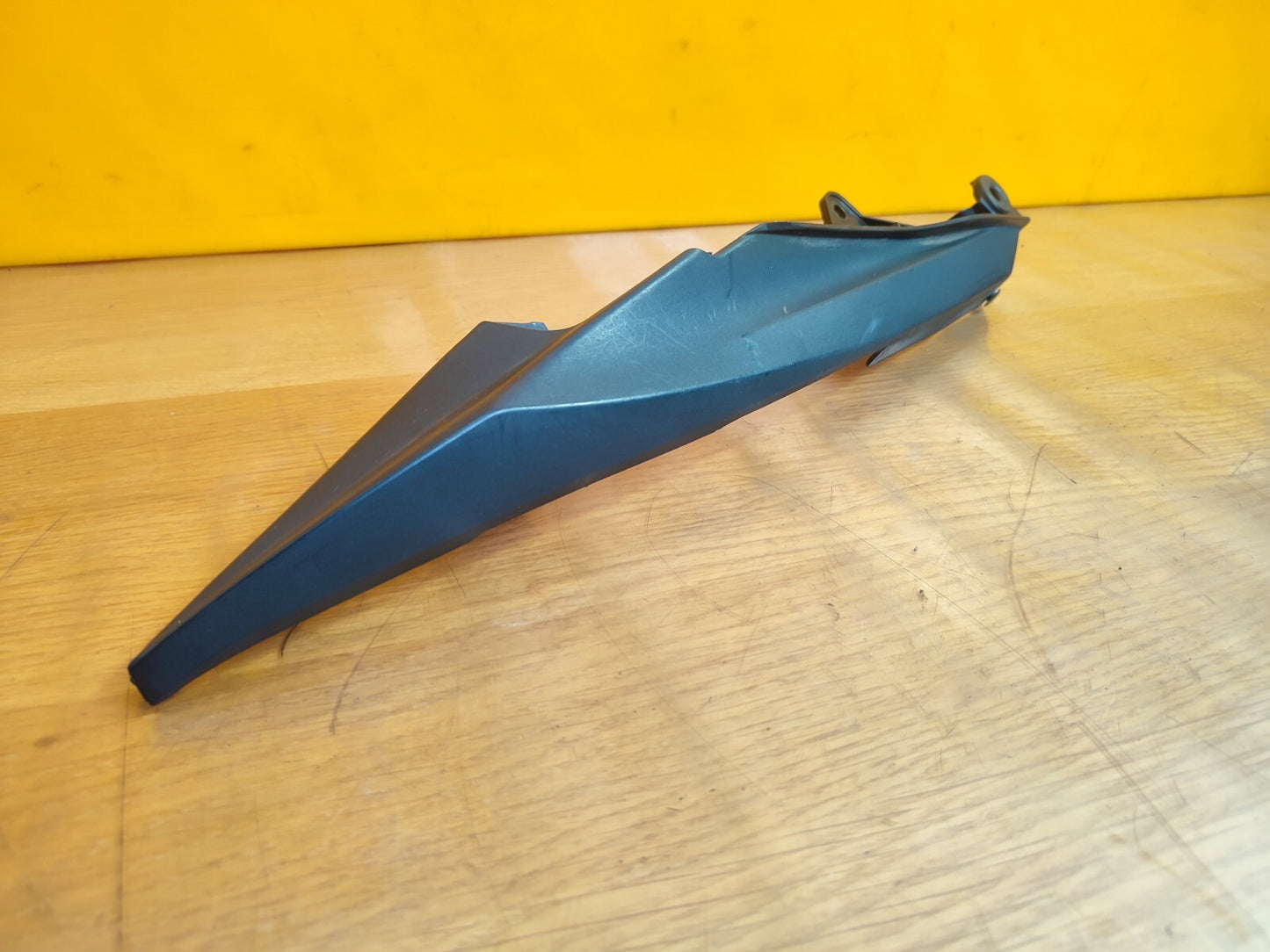 ✅HONDA GLR125 1W PETROL 2019 REAR INFILL FAIRING TRIM RIGHT SIDE 77215-KPN-A700