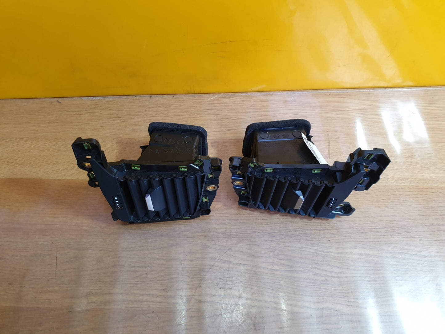 ✅2019 AUDI A1 SPORTBACK 1.0P DASHBOARD AIR VENTS PAIR 82C820902C 82C820901C A130