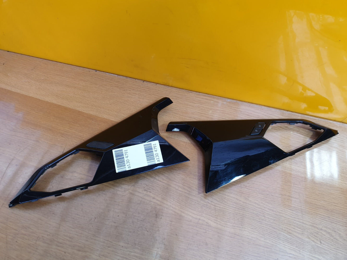 ✅2019 AUDI A1 SPORTBACK 1.0P FRONT SWITCH TRIM PAIR 82A959522D 82A959521D A130