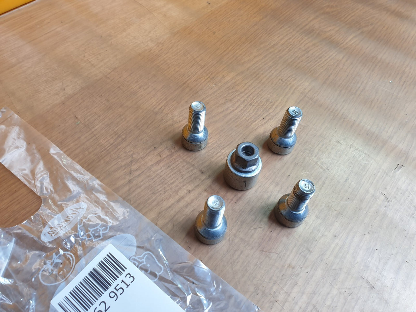 ✅2024 VW TAIGO R-LINE 1.0P WHEEL NUTS & KEY + WARRANTY A162