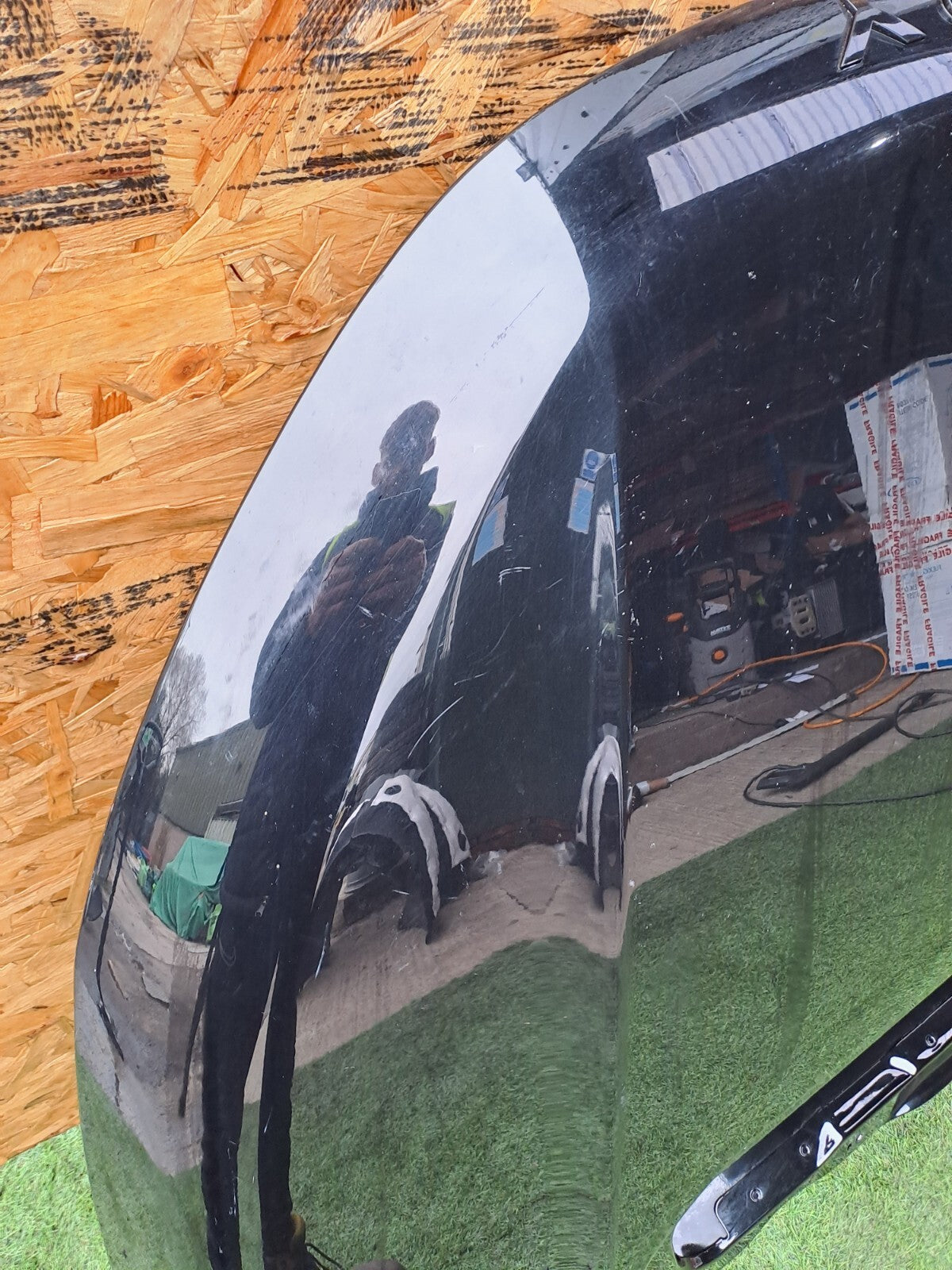 ✅Land Rover Discovery Sport L550 2.0 diesel 2018 Bonnet Black Dent A094