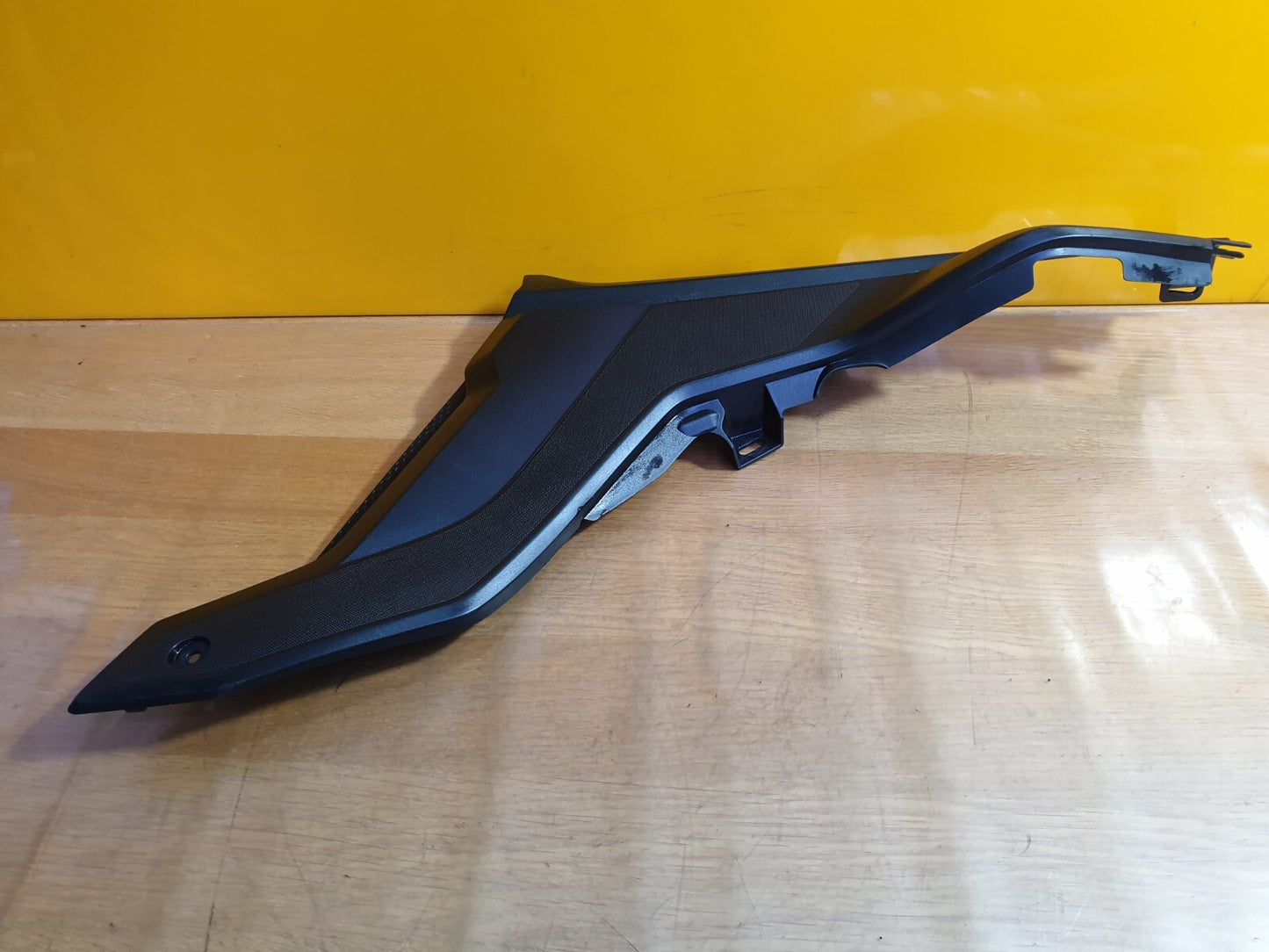 ✅YAMAHA YZF R125 PETROL 2020 RIGHT SIDE UNDER SEAT COVER FAIRING B5GF172100 A124