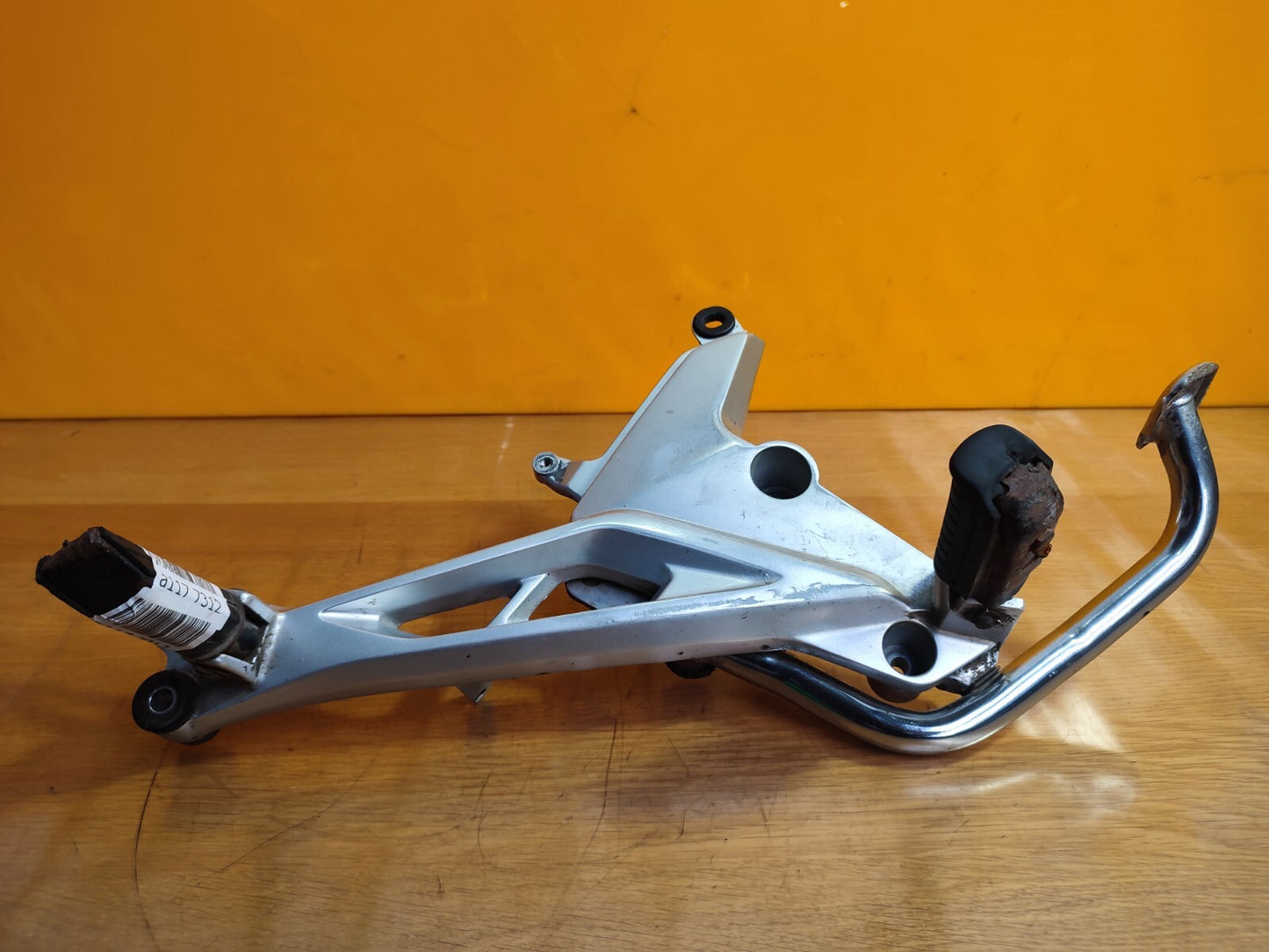 ✅HONDA GLR125 1W PETROL 2019 RIGHT FOOT REST WITH BRACKET & BRAKE PEDAL Warranty