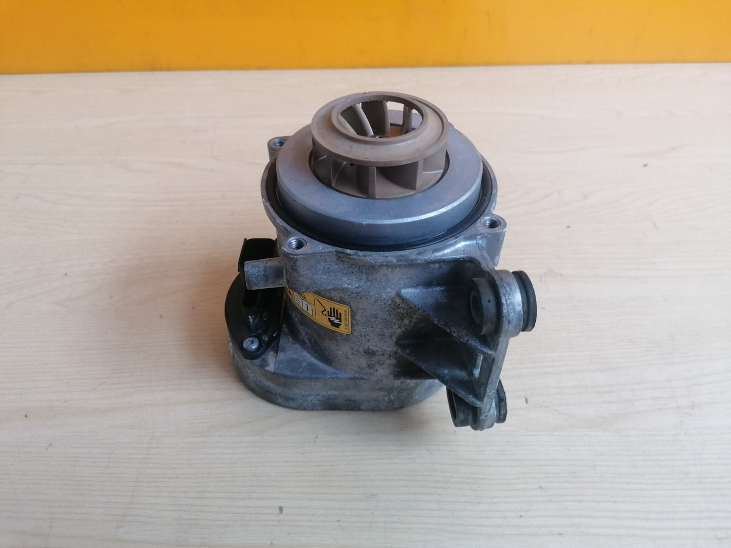 MERCEDES CLS 3.0 PETROL HYBRID 2019 COOLING WATER PUMP A2562000500 A006