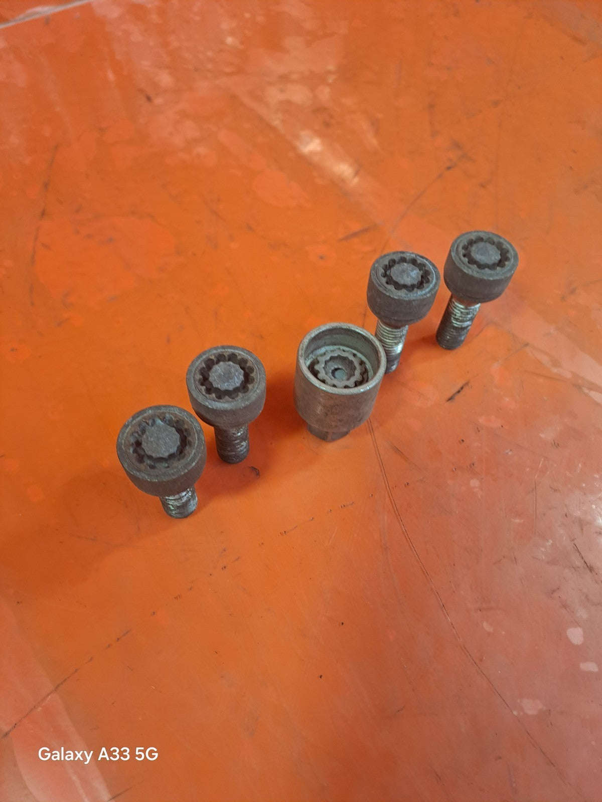 ✅SSANGYONG TIVOLI EX 1.6 DIESEL 2017 LOCKING WHEEL NUTS Warranty A230