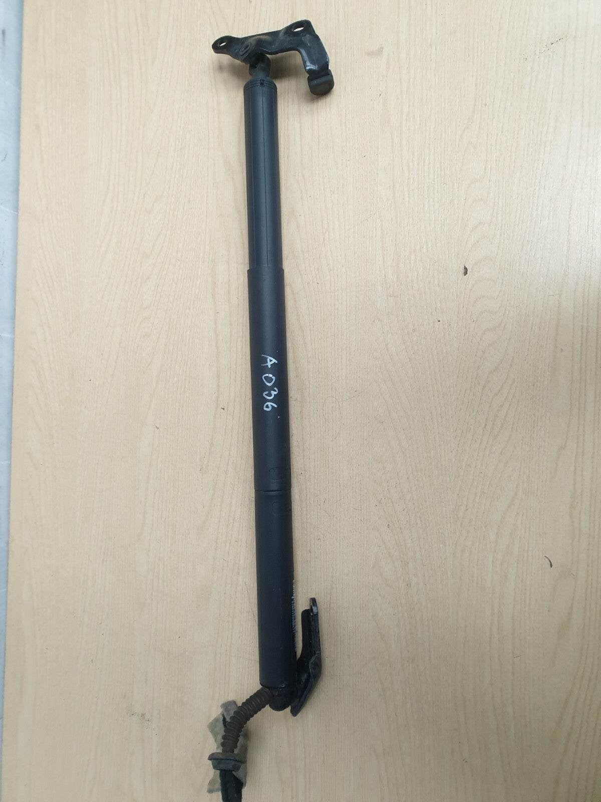 2018 BMW F46 216D 1.5 DIESEL TAILGATE STRUT SHOCK RIGHT NEARSIDE 7432771 A036