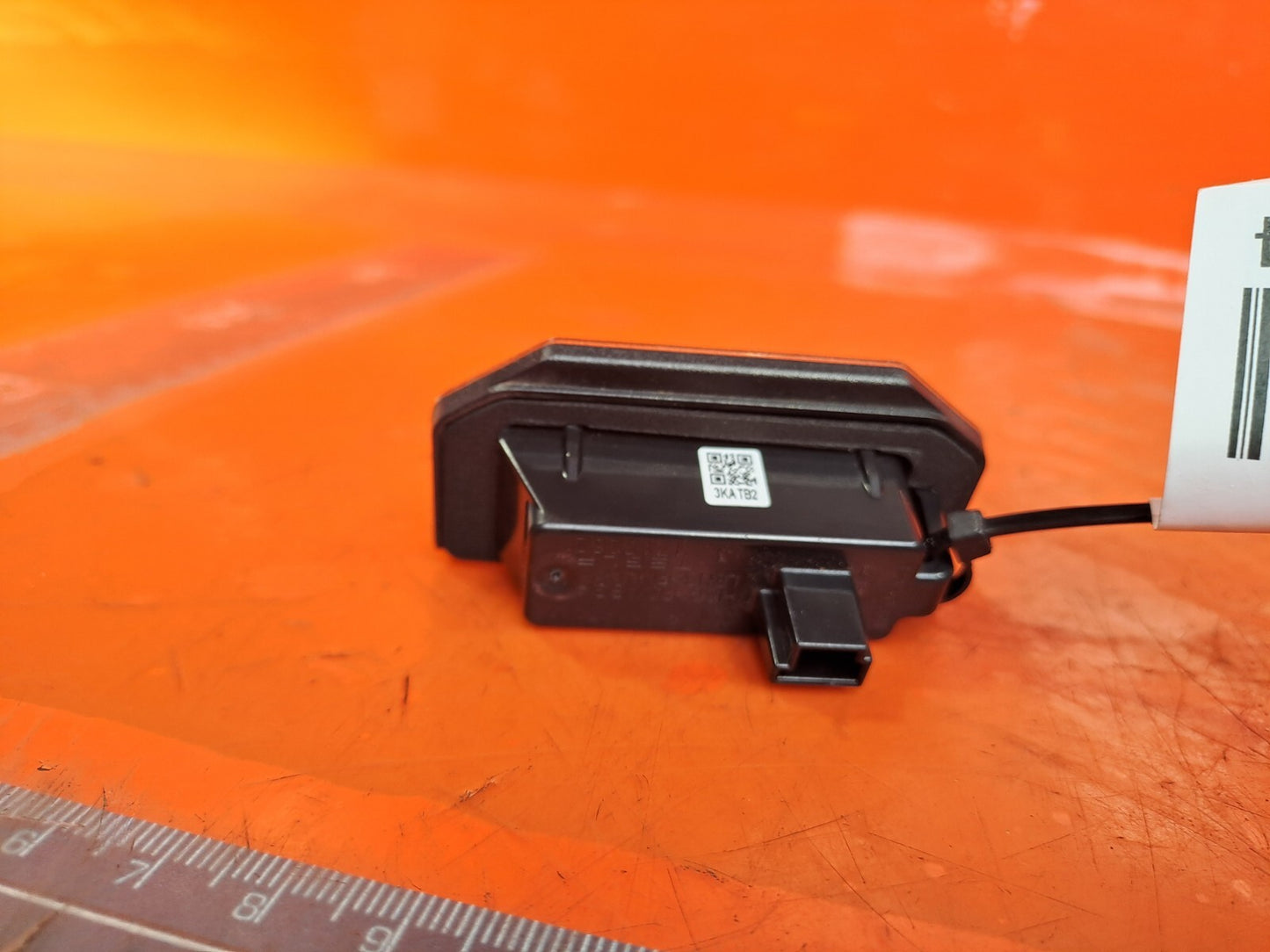 TESLA MODEL 3 LONG 2024 LICENCE PLATE LIGHT PAIR 1713282-00-A Warranty A207