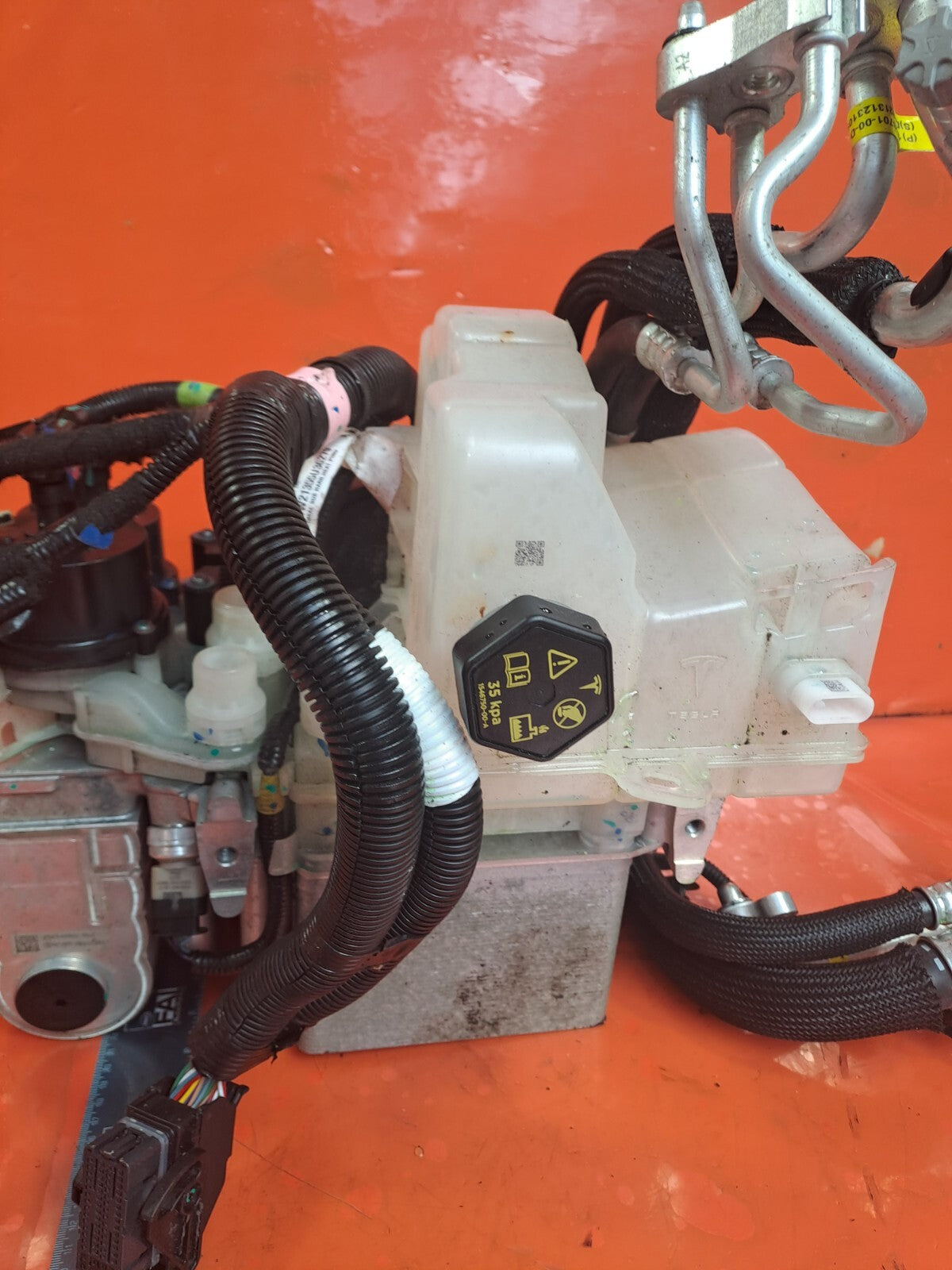 ✅TESLA MODEL 3 2022 SUPERMANIFOLD OCTAVALVE COOLANT EXPANSION TANK 1549902-00-C