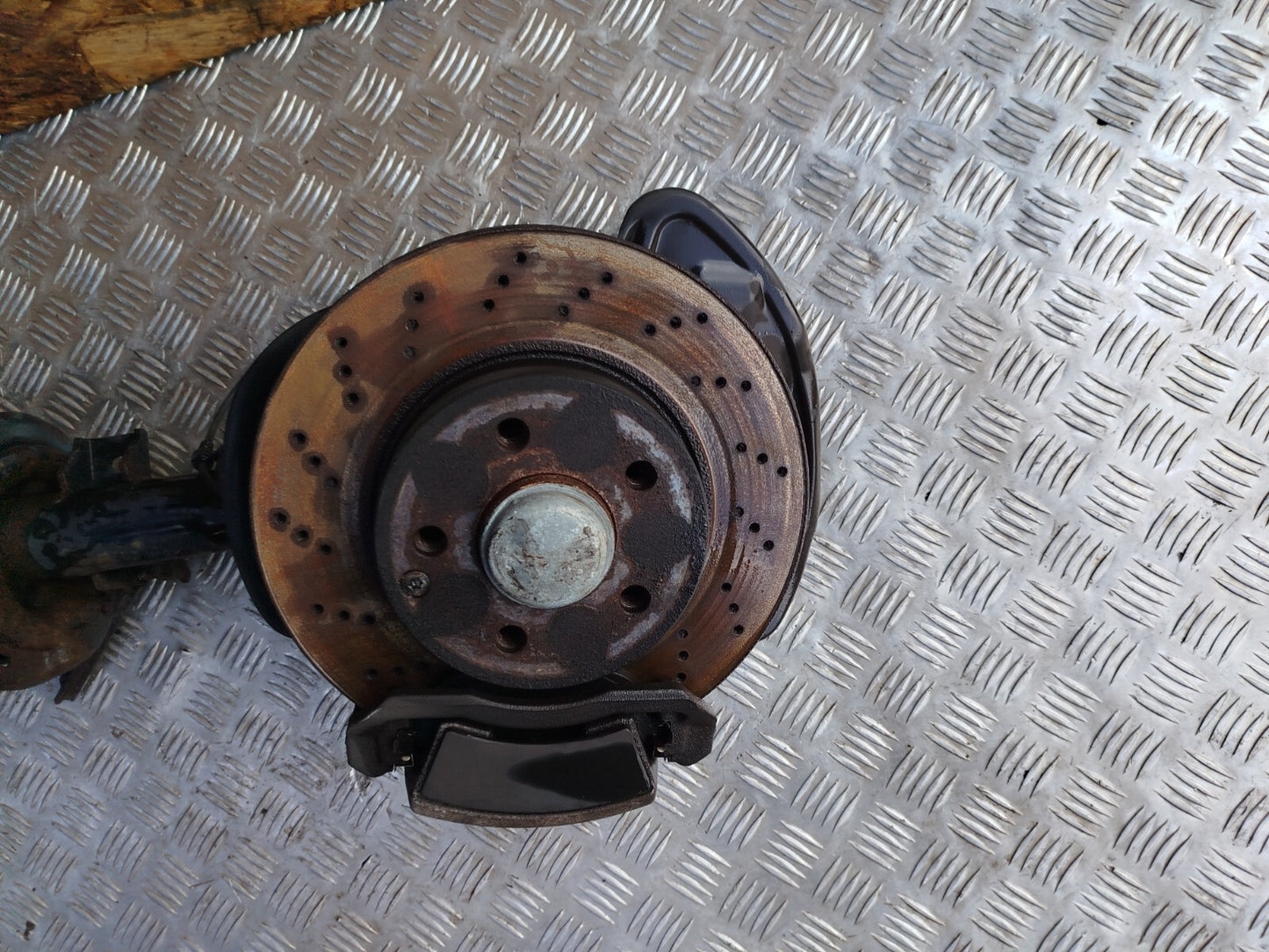 ✅MERCEDES C250 W204 2.1 DIESEL 2011 FRONT RIGHT SUSPENSION LEG HUB A2043202866