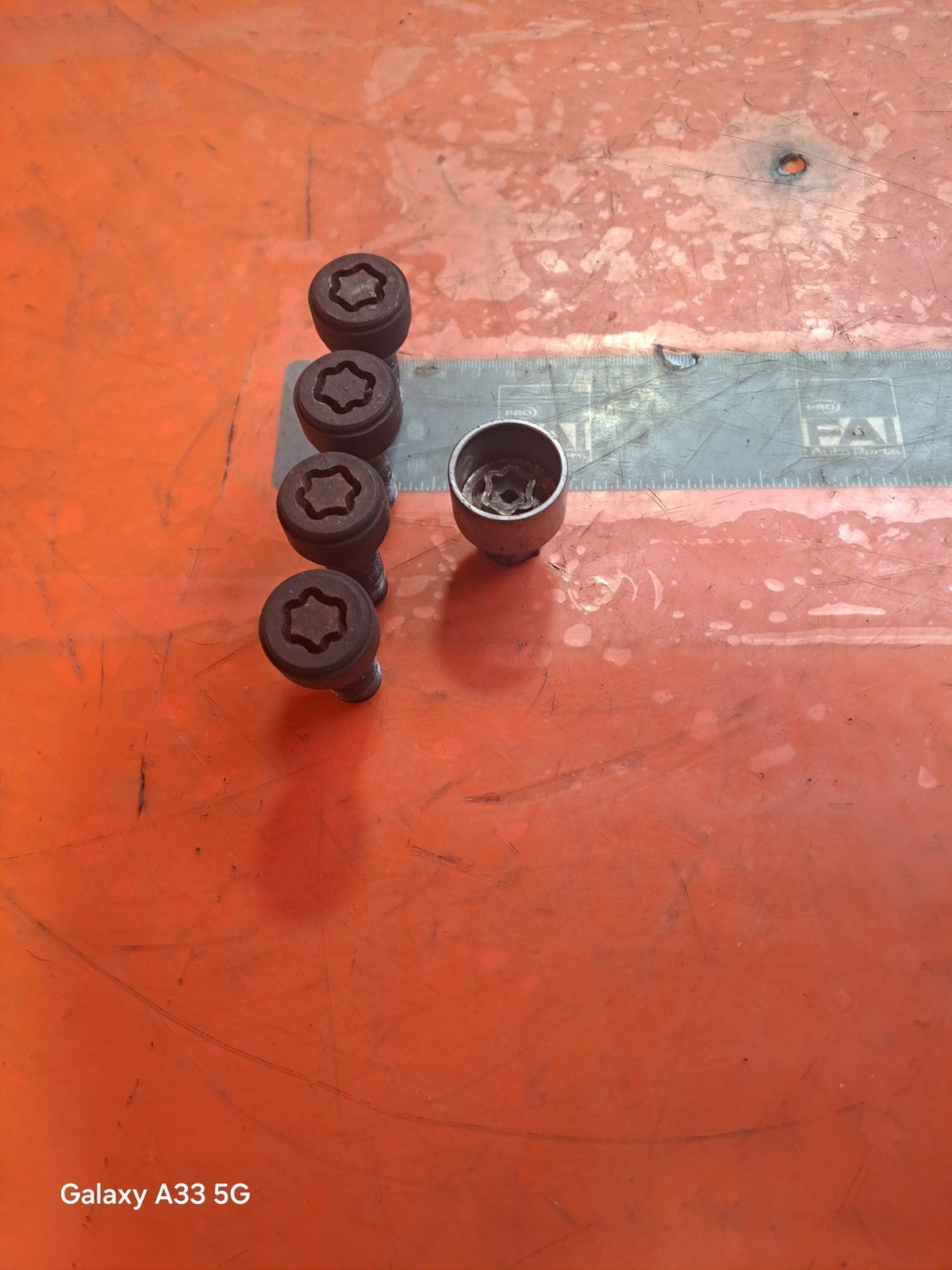 ✅SSANGYONG TIVOLI EX 1.6 DIESEL 2017 LOCKING WHEEL NUTS Warranty A230