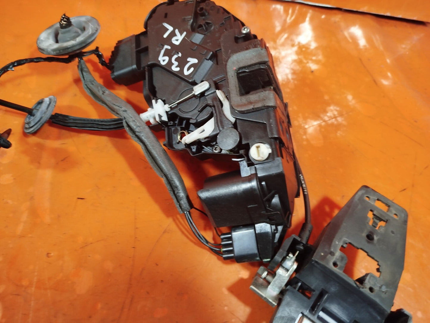 ✅LAND ROVER DISCOVERY 4 L319 3.0 DIESEL 2011 REAR LEFT DOOR LOCK 8X2A26413AC