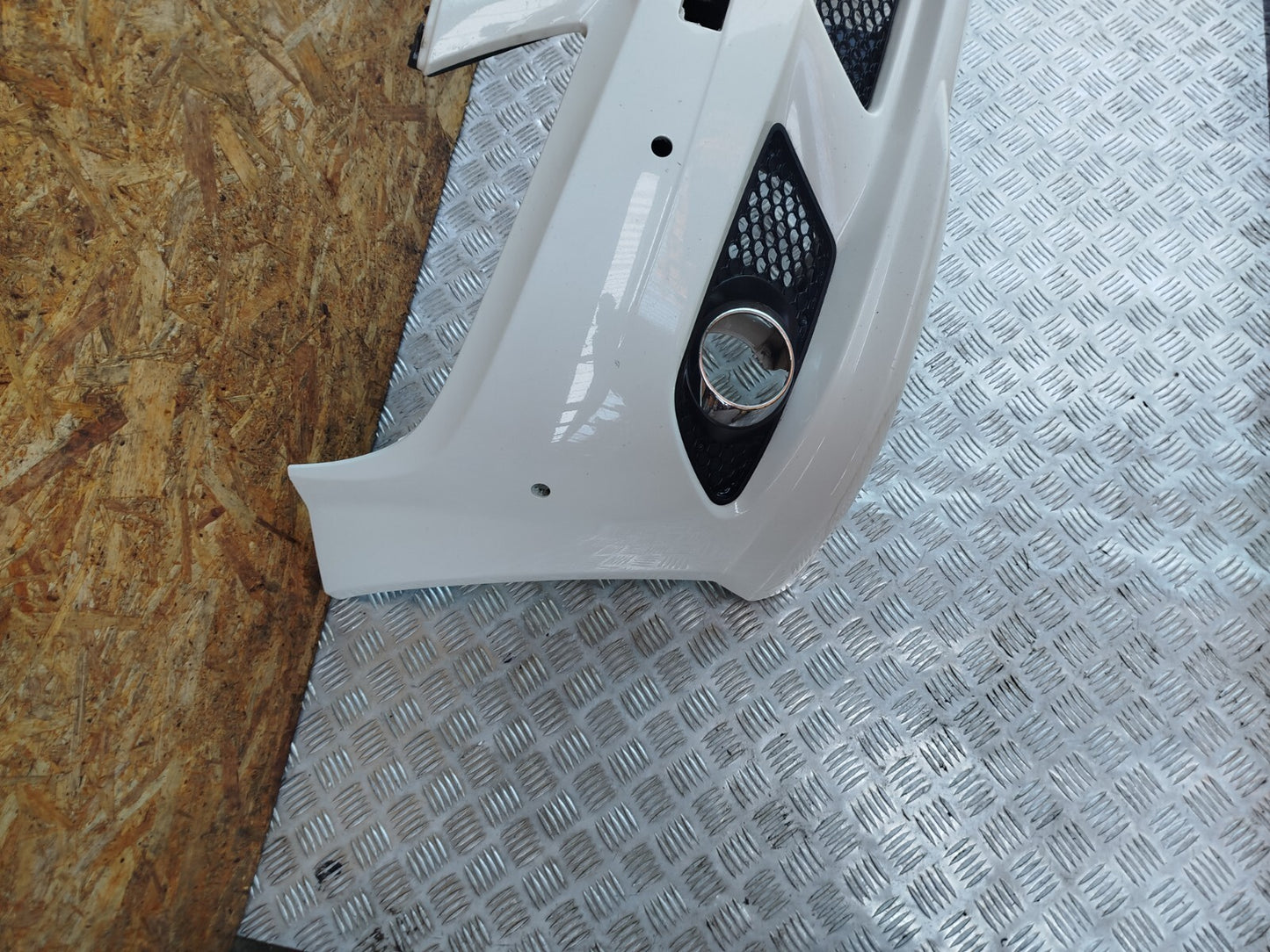 ✅2011 MERCEDES C CLASS W204 2.1 DIESEL FRONT BUMPER WHITE 650 + Crack A283