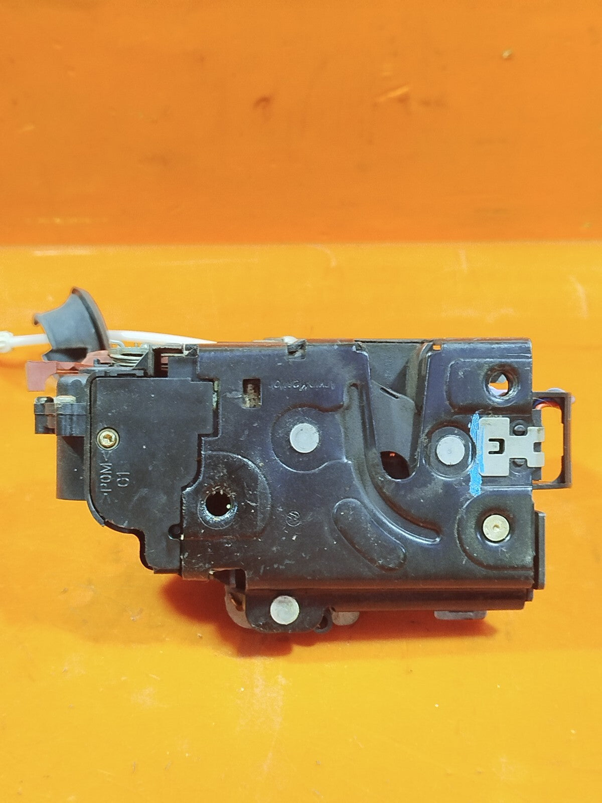 ✅VW AUDI SEAT SKODA FRONT LEFT DOOR LOCK CATCH 3D2837015 + WARRANTY xAA