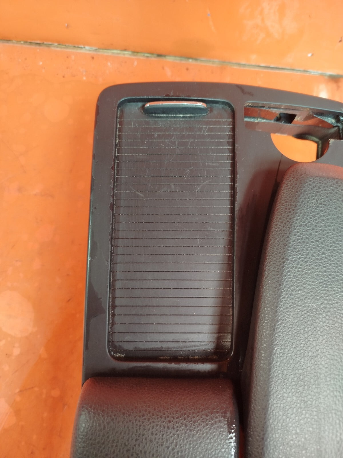 ✅MERCEDES C250 W204 2.1 DIESEL 2011 CENTRE CONSOLE LEATHER ARMREST A2046801339