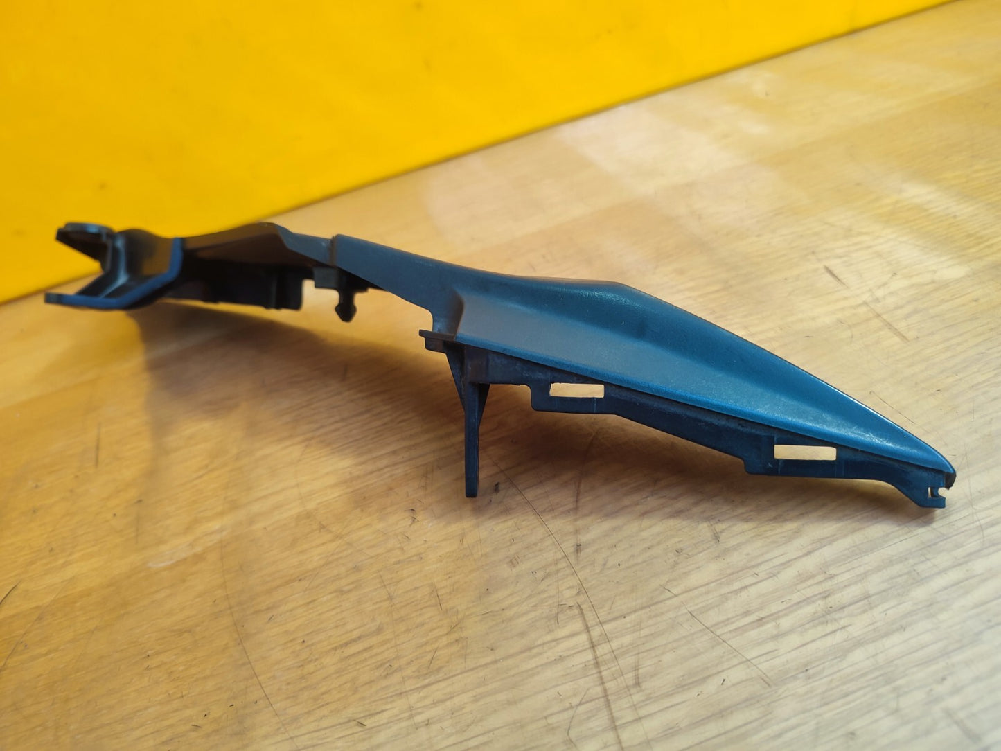 ✅HONDA GLR125 1W PETROL 2019 REAR INFILL FAIRING TRIM RIGHT SIDE 77215-KPN-A700