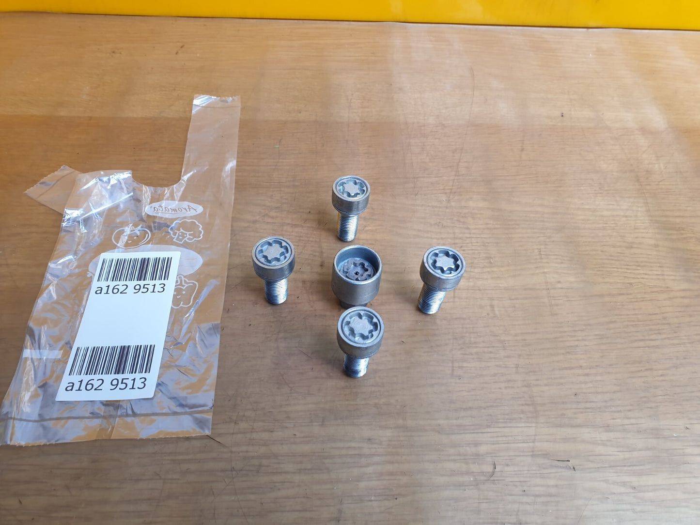 ✅2024 VW TAIGO R-LINE 1.0P WHEEL NUTS & KEY + WARRANTY A162
