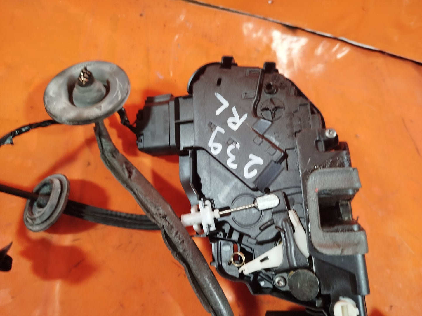 ✅LAND ROVER DISCOVERY 4 L319 3.0 DIESEL 2011 REAR LEFT DOOR LOCK 8X2A26413AC