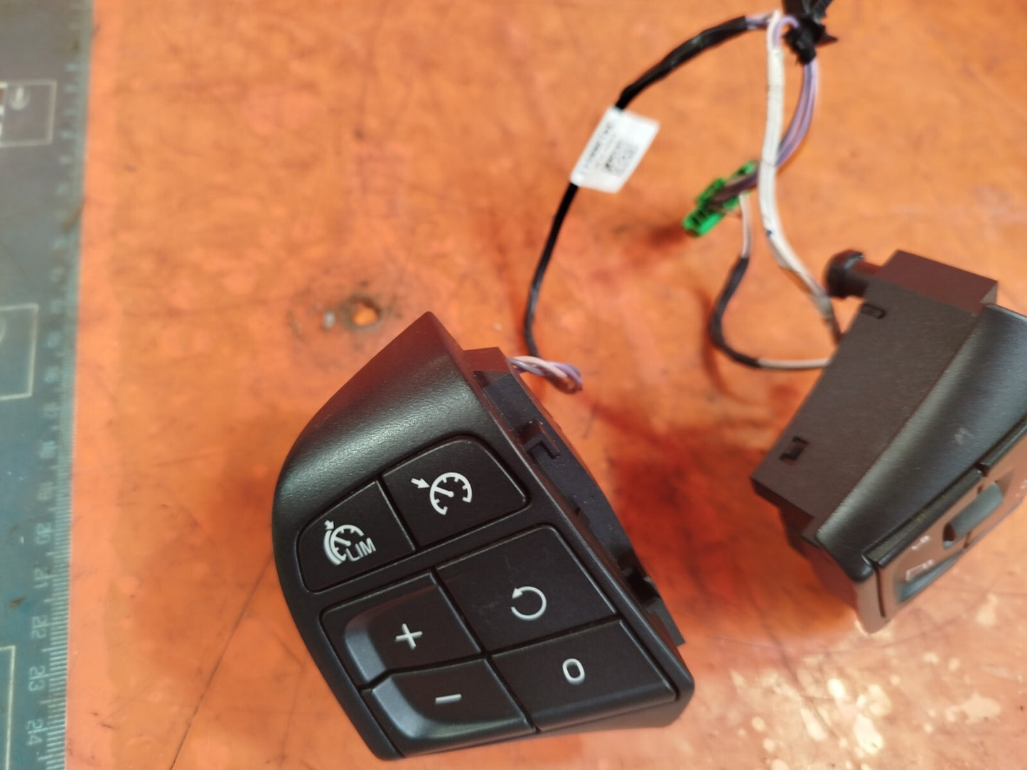 ✅VOLVO V40 V60 STEERING WHEEL CONTROLS 31334457 31334463 + WARRANTY xAA