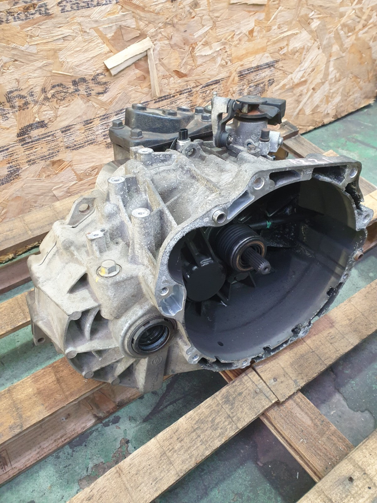 ✅Ssangyong Tivoli Ex 2015 1.6 Petrol 6 Speed Manual Gearbox 31020-35020 A221