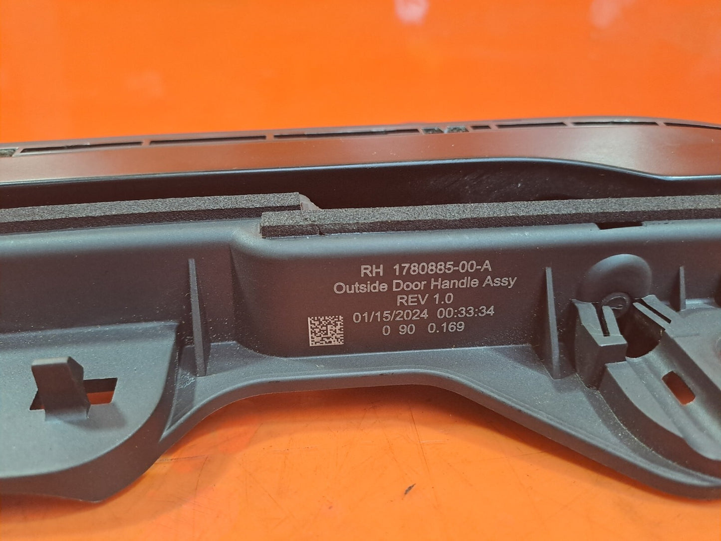 2024 TESLA MODEL 3 LONG FRONT RIGHT EXTERIOR DOOR HANDLE 1780885-00-A A207