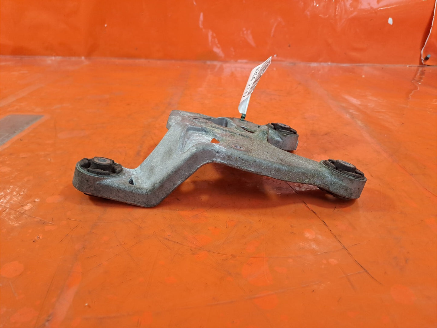 ✅TESLA MODEL 3 LONG RANGE 2020 A/C COMPRESSOR PUMP MOUNT BRACKET 1122968-00-B