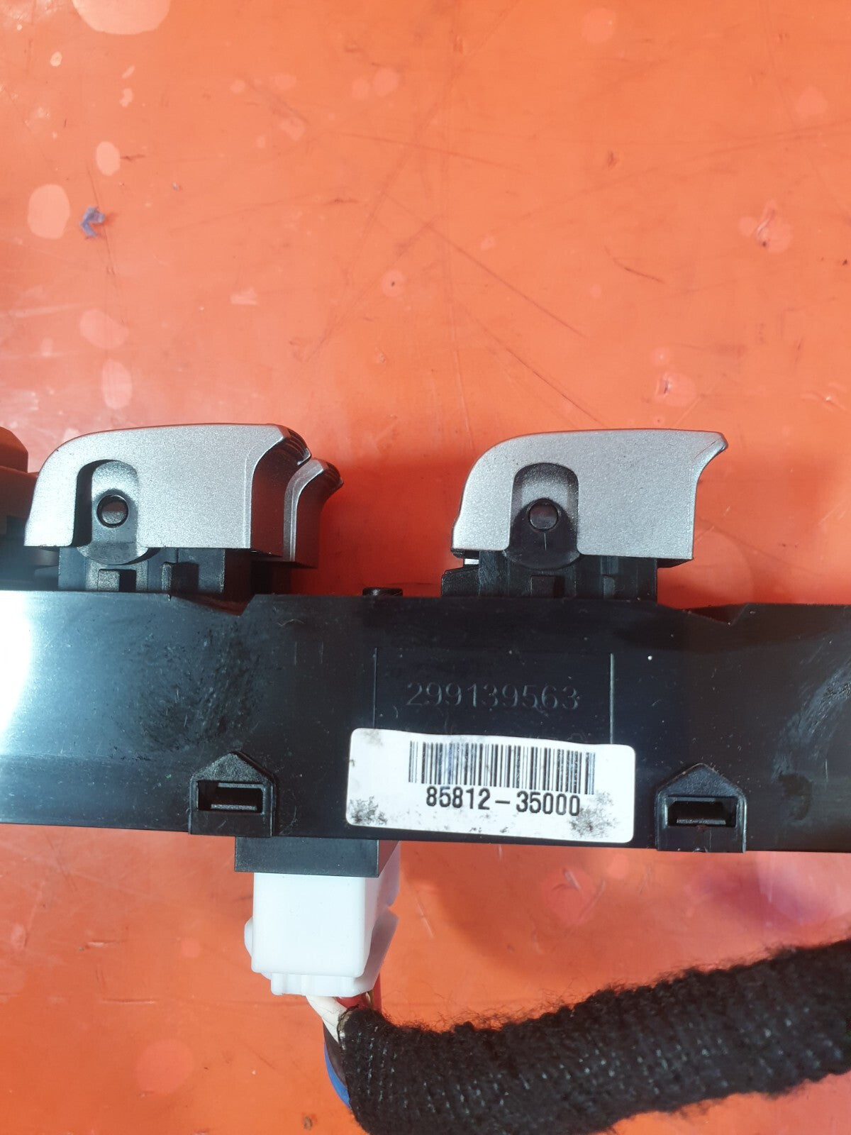 2017 SSANGYONG TIVOLI EX 1.6D FRONT RIGHT WINDOW SWITCH 8581235000 WARRANTY A230