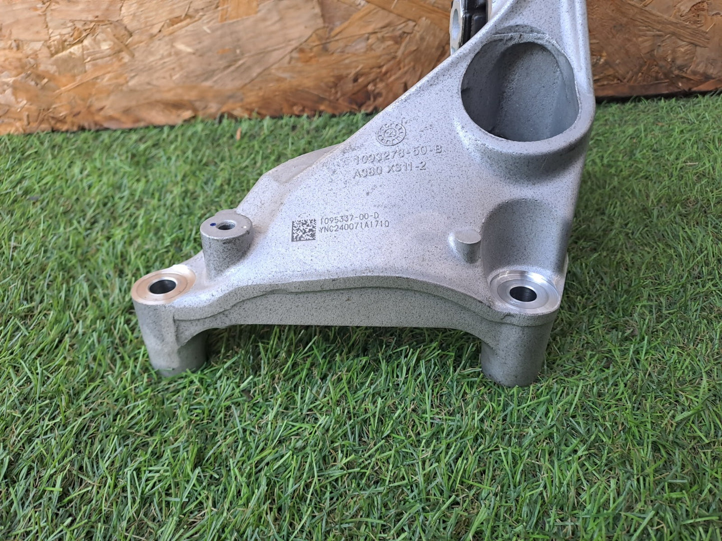2024 TESLA MODEL 3 LONG ENGINE MOUNTING BRACKET LEFT 1093278-50-B +WARRANTY A207