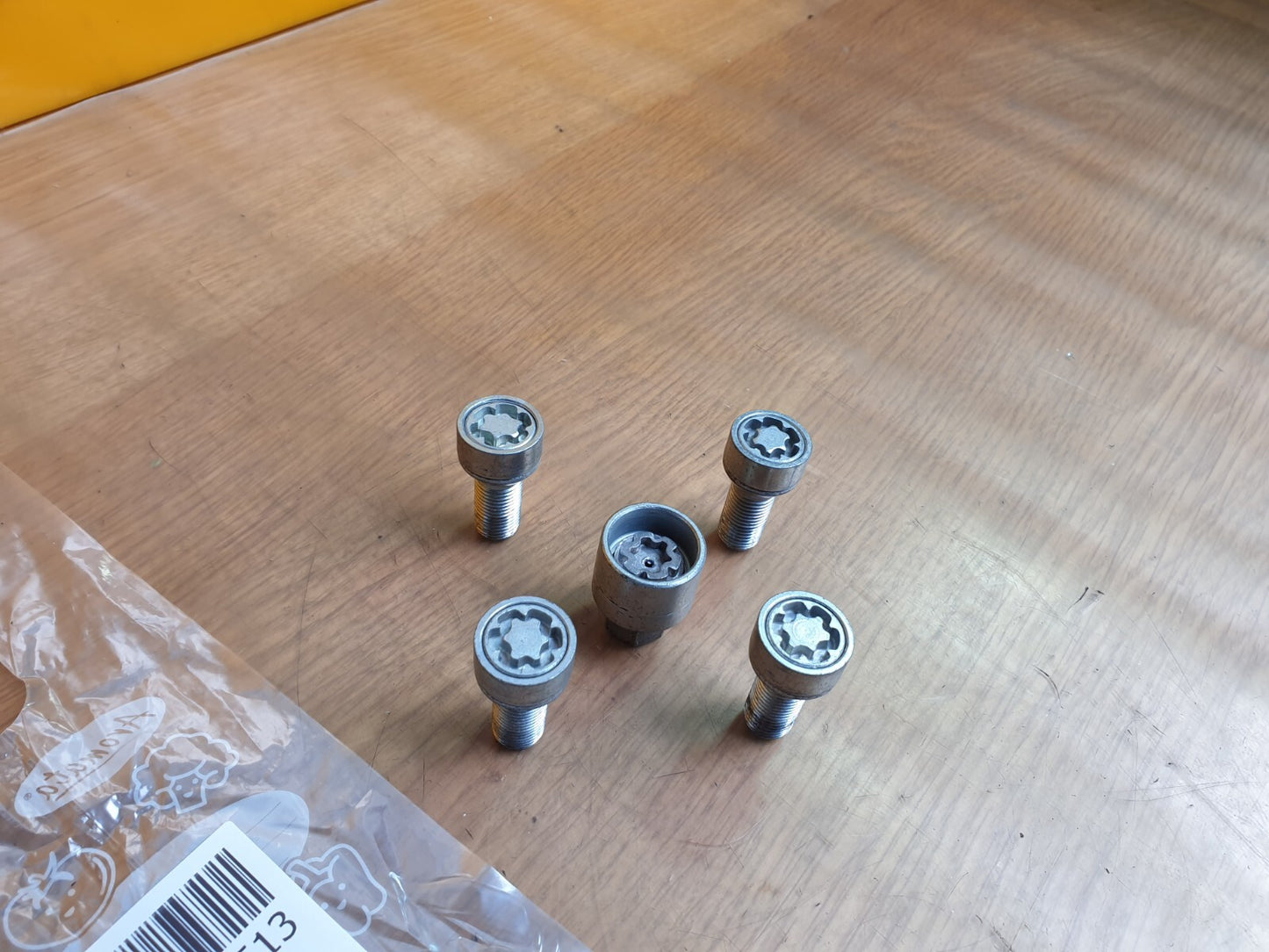 ✅2024 VW TAIGO R-LINE 1.0P WHEEL NUTS & KEY + WARRANTY A162