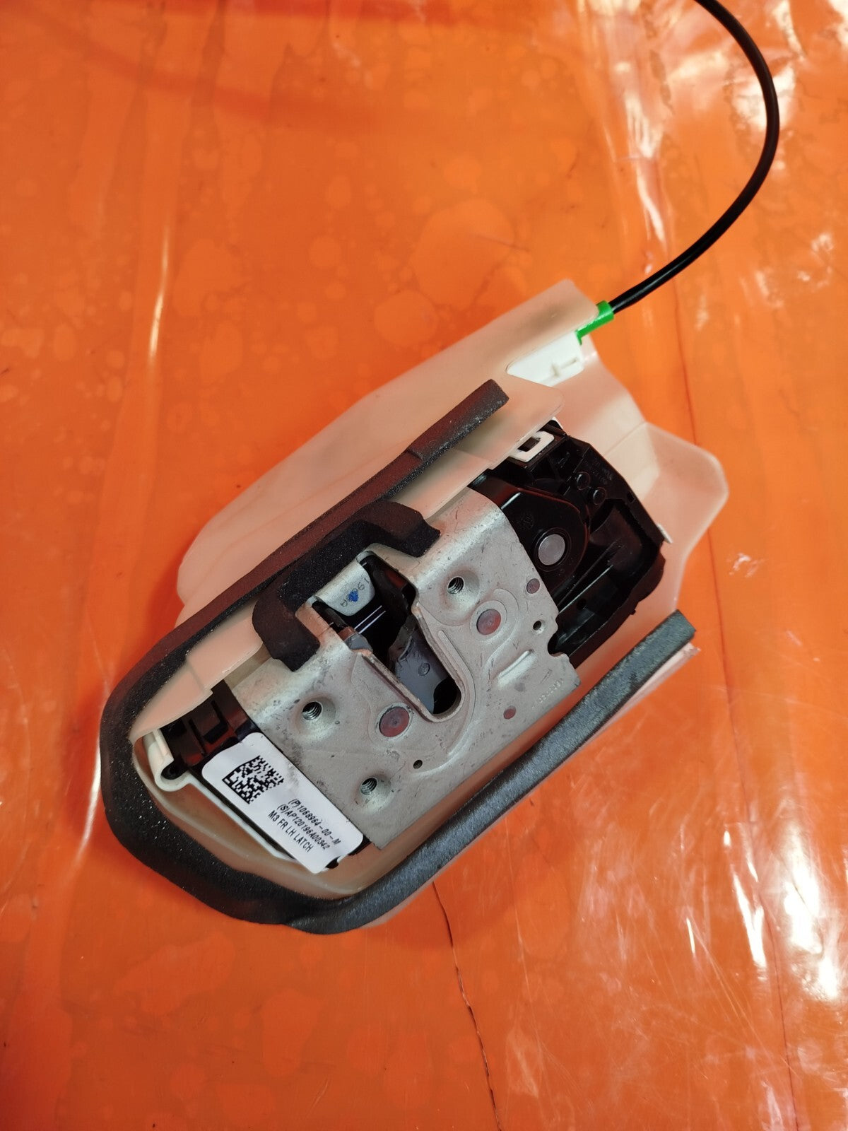 ✅Tesla Model 3 Long Range 2020 FRONT LEFT DOOR SOLENOID 1068964-00-M Warranty