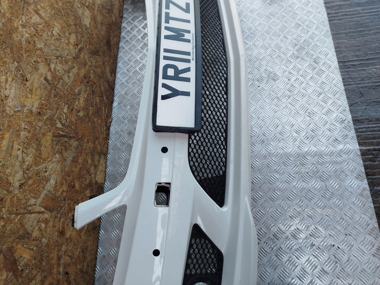 ✅2011 MERCEDES C CLASS W204 2.1 DIESEL FRONT BUMPER WHITE 650 + Crack A283
