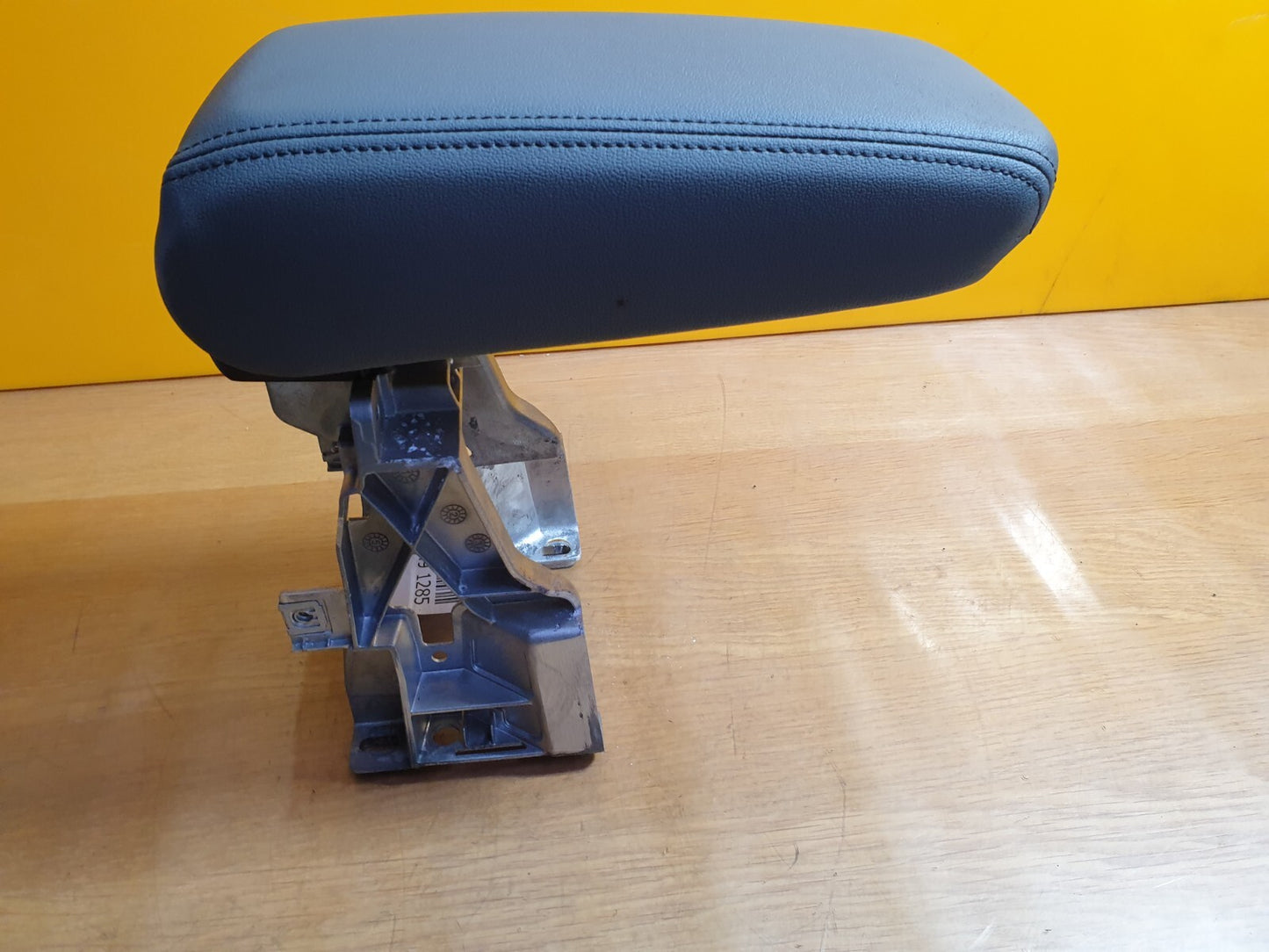 ✅AUDI A3 S LINE 1.4 PETROL 2021 CENTRE CONSOLE ARMREST 8Y0864283 Warranty A149
