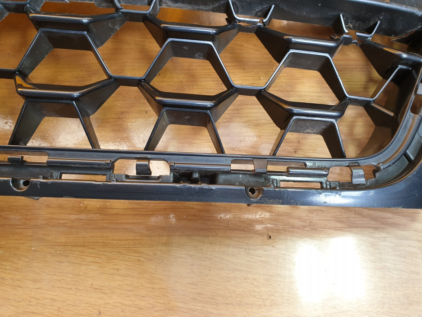 2019 AUDI A1 SPORTBACK 1.0P FRONT BUMPER GRILLE 82A853651B fire defect