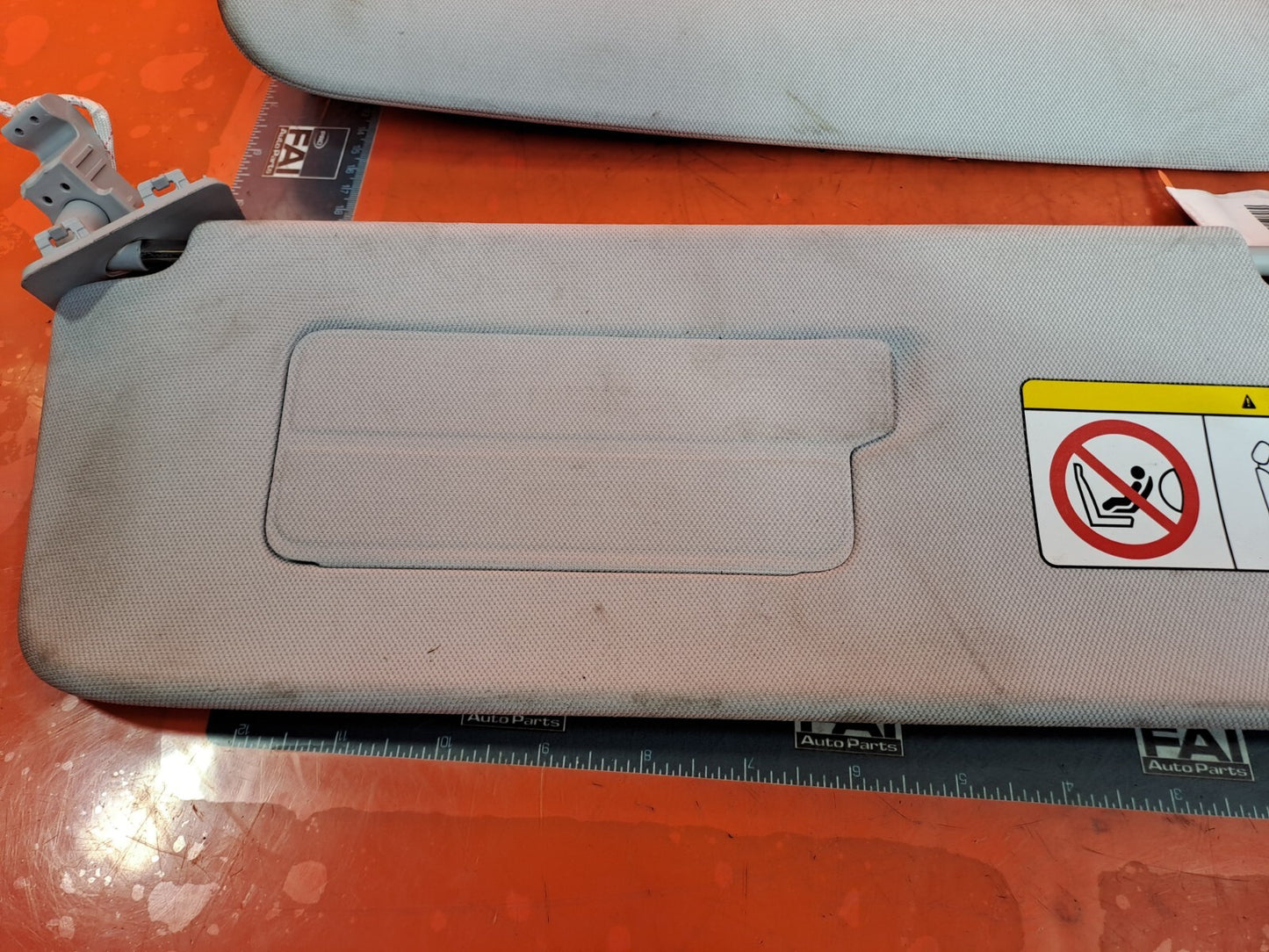 TESLA MODEL 3 LONG 2024 SUN VISOR PAIR Warranty A207