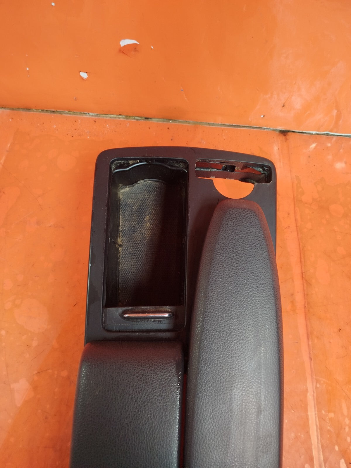 ✅MERCEDES C250 W204 2.1 DIESEL 2011 CENTRE CONSOLE LEATHER ARMREST A2046801339