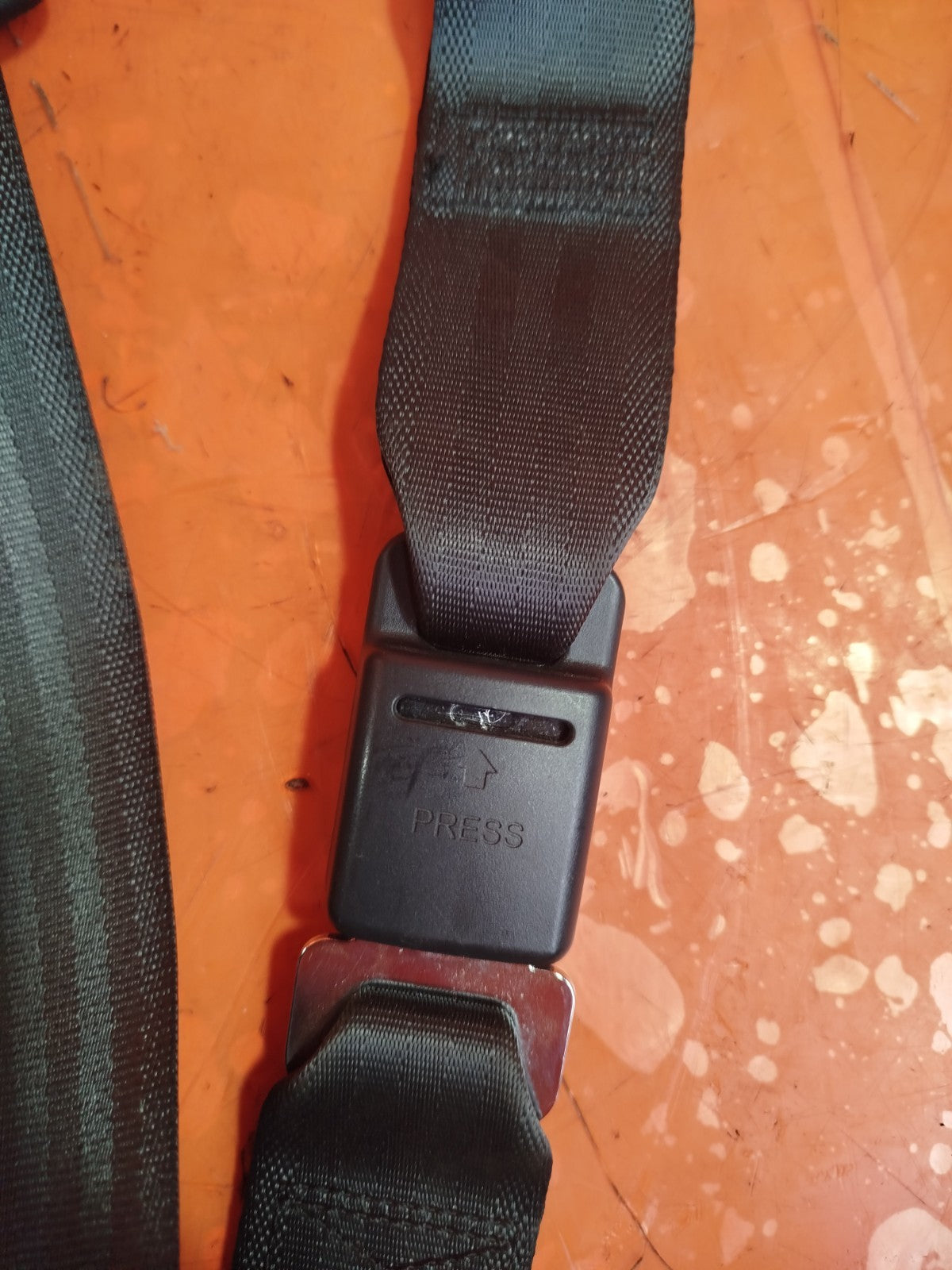 ✅SSANGYONG TIVOLI REAR CENTRE MIDDLE SEAT BELT 75605-35000 Warranty xAA